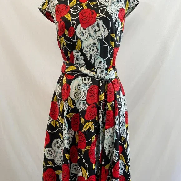 Dress Tells White Skulls Red Roses Satin Fit & Flare Rockabilly Dress NWOT Small - Picture 2 of 15
